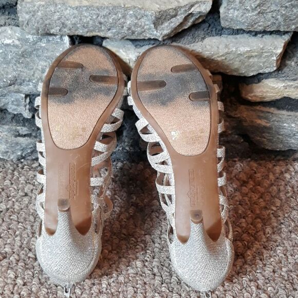 Fergalicious by Fergie silver open toe heel shoes sz 8 - Picture 9 of 9